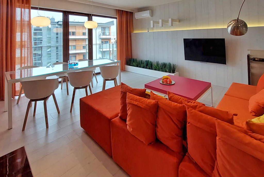 zaaranżowany we współczesnym designie pokój dzienny w luksusowym apartamencie na sprzedaż Piotrków Trybunalski