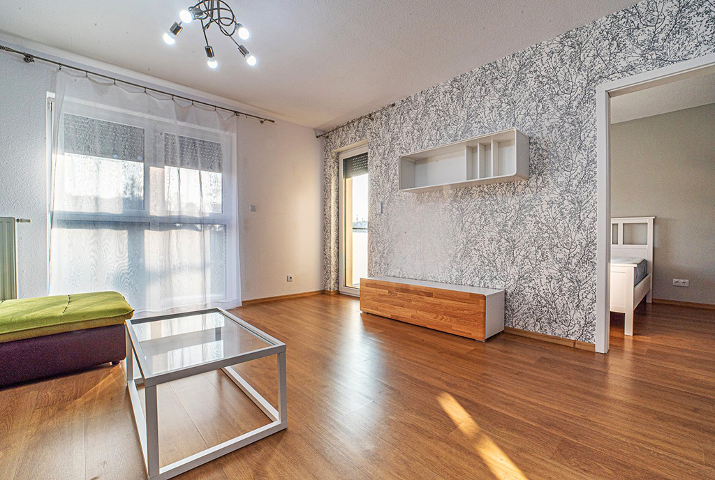 fragment pokoju gościnnego w luksusowym apartamencie na wynajem Bolesławiec