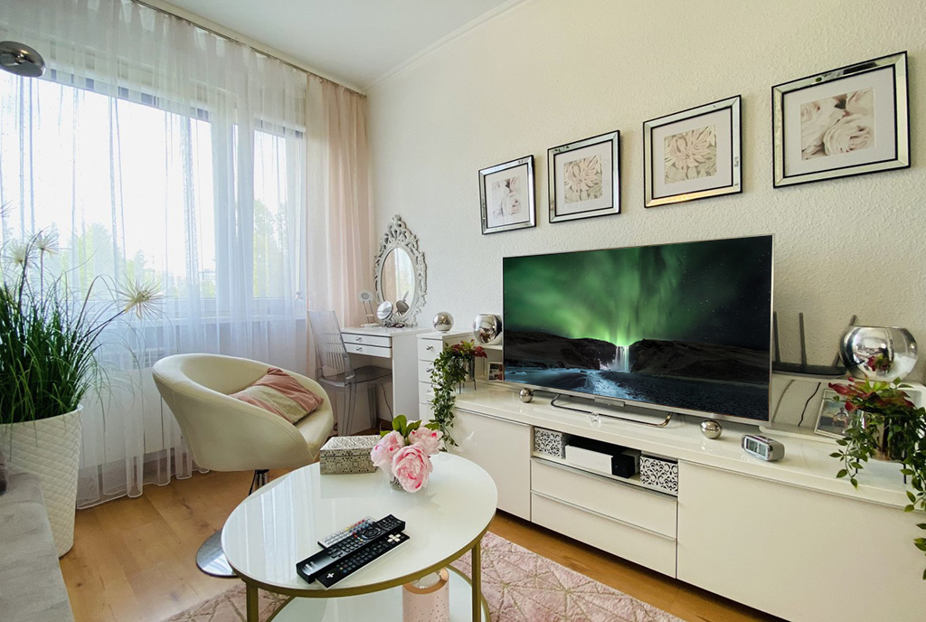 widok na pokój dzienny w luksusowym apartamencie na sprzedaż Katowice (okolice)