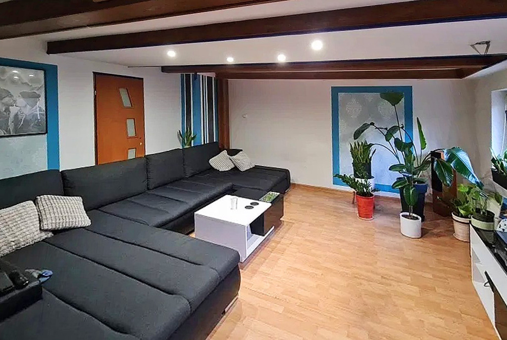 fragment salonu w luksusowym apartamencie na sprzedaż Kłodzko (okolice)