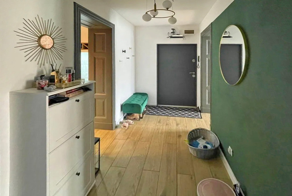 funkcjonalny hol w luksusowym apartamencie na sprzedaż Wałbrzych
