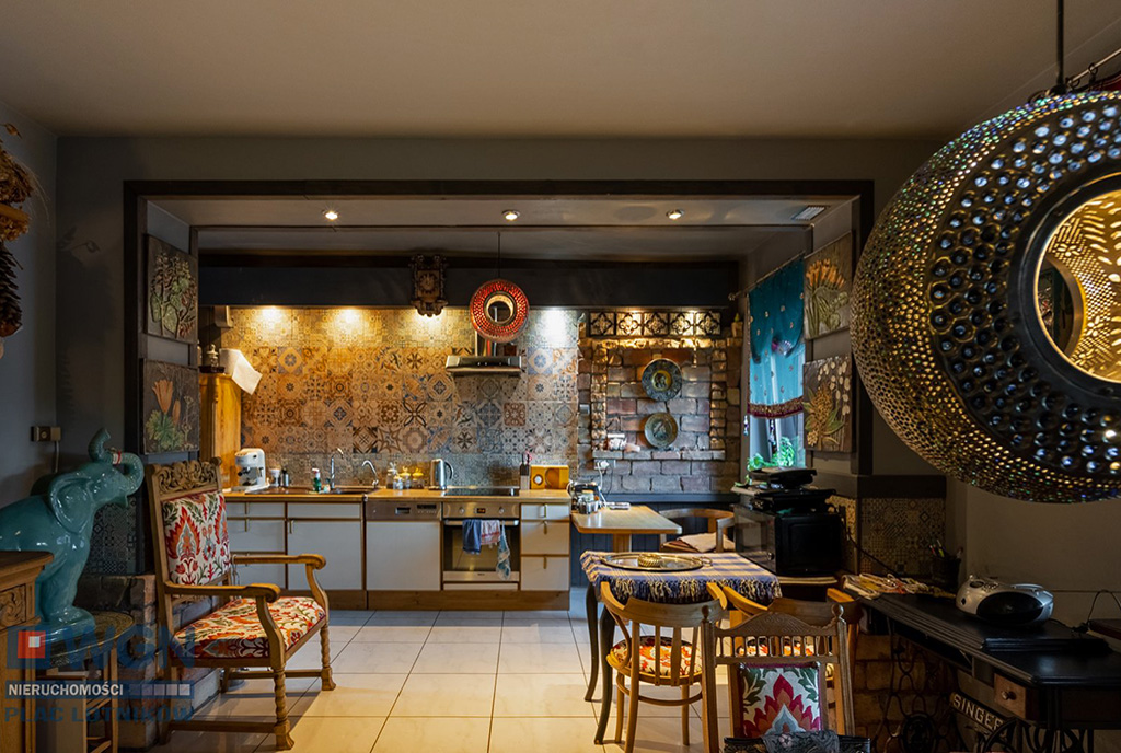 ciekawa aranżacja kuchni w luksusowej willi do sprzedaży Szczecin (okolice)