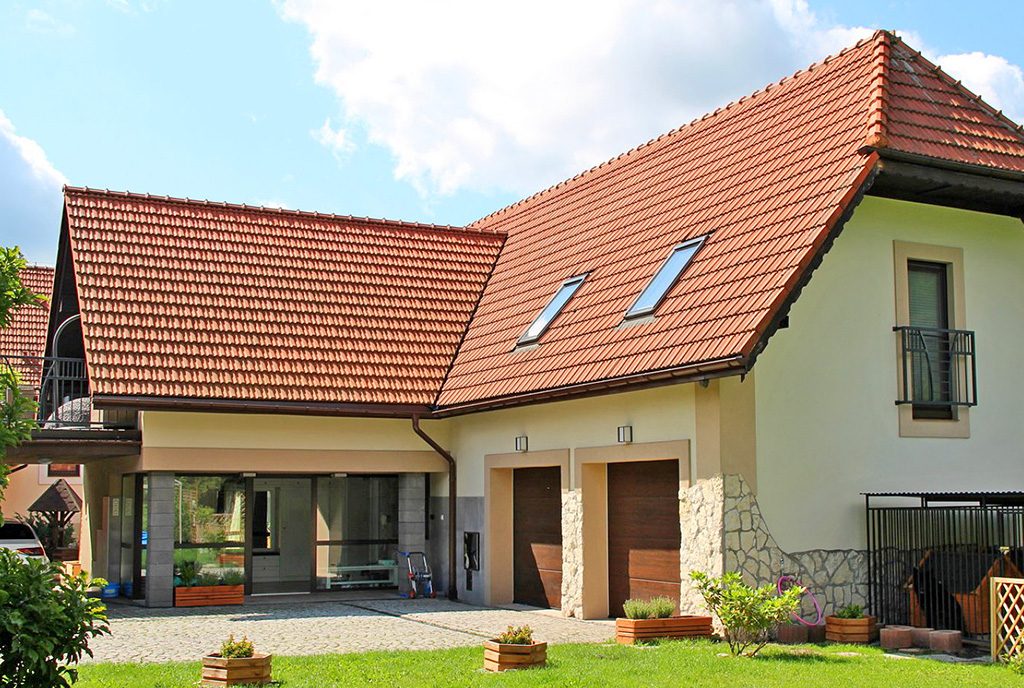ciekawa architektonicznie bryła ekskluzywnej willi do sprzedaży Chrzanów