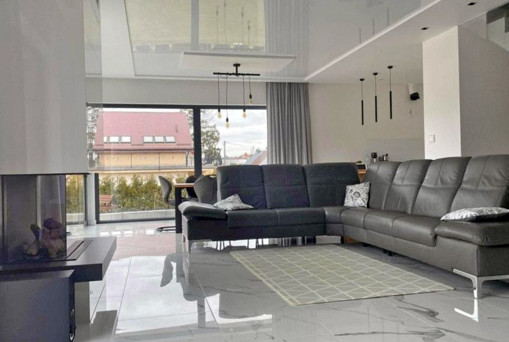 zbliżenie na pokój dzienny w ekskluzywnej willi na sprzedaż Gdańsk (okolice)