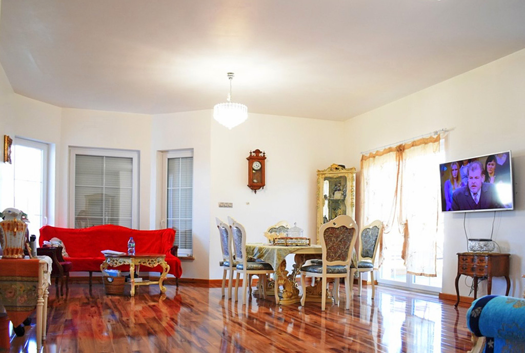 stylowy pokój dzienny w ekskluzywnej willi do sprzedaży Kalisz (okolice)