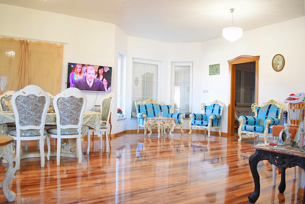 kameralny salon w luksusowej willi do sprzedaży Kalisz (okolice)
