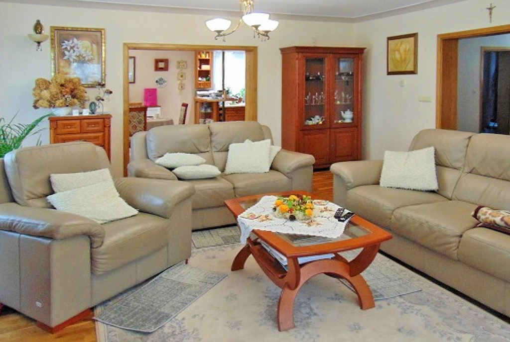 elegancki salon w luksusowej willi na sprzedaż Słupsk (okolice)