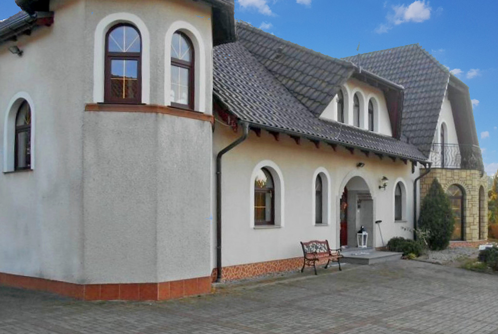 tylna elewacja luksusowej willi na sprzedaż Toruń (okolice)