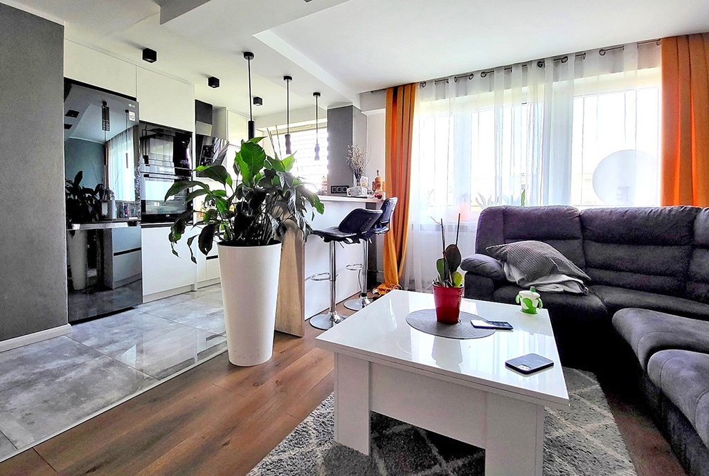przeciwległa strona salonu w luksusowym apartamencie na sprzedaż Inowrocław