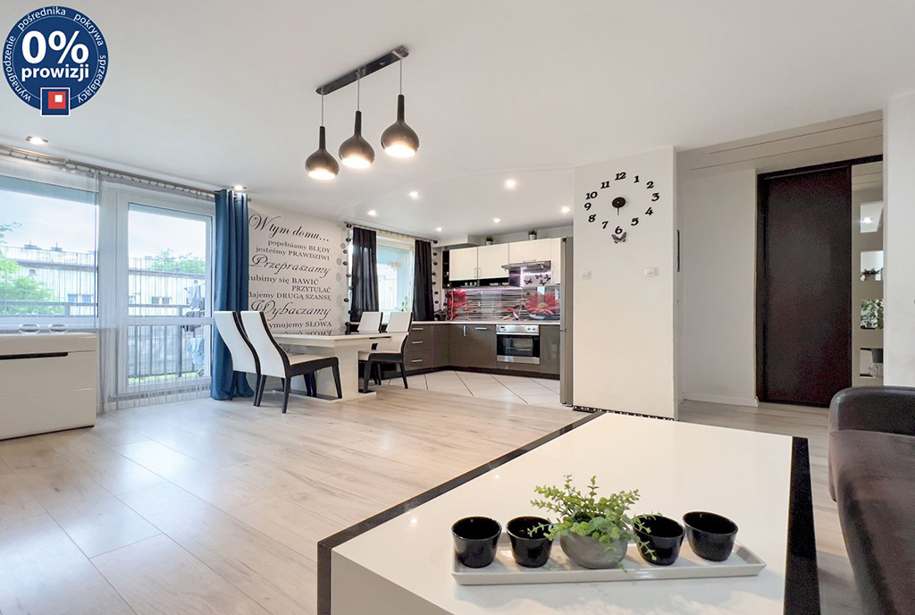 utrzymane w jasnych, pastelowych kolorach i bieli wnętrze luksusowego apartamentu na sprzedaż Katowice (okolice)