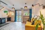 nowoczesna aranżacja salonu w ekskluzywnym apartamencie do sprzedaży Wrocław