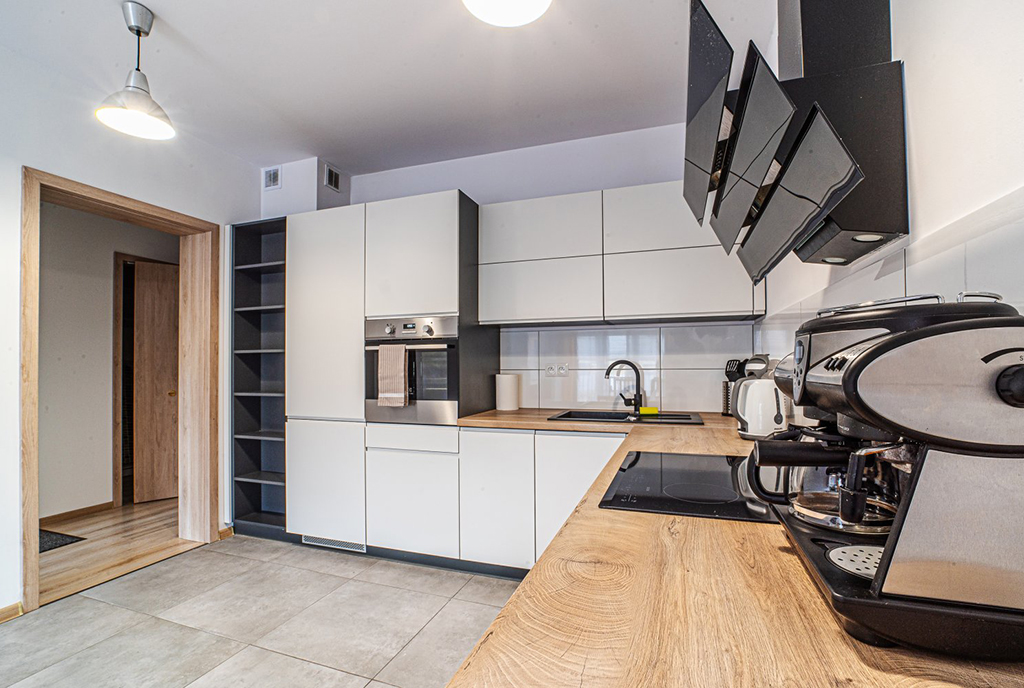 nowoczesna kuchnia w luksusowym apartamencie do wynajmu Bolesławiec