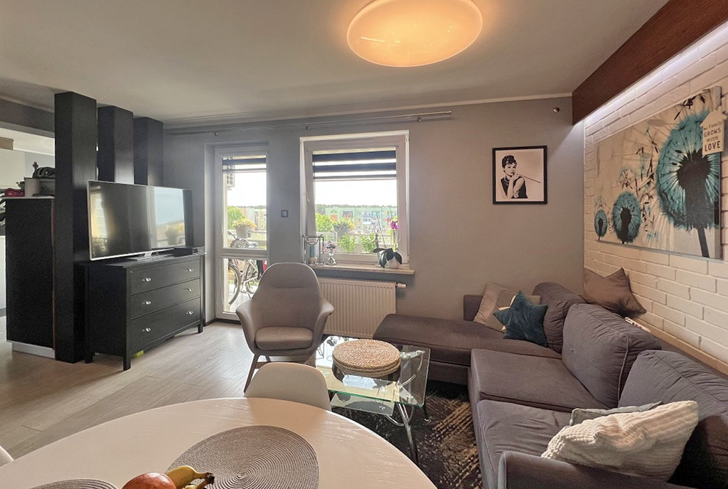 fragment pokoju gościnnego w ekskluzywnym apartamencie do sprzedaży Zielona Góra (okolice)