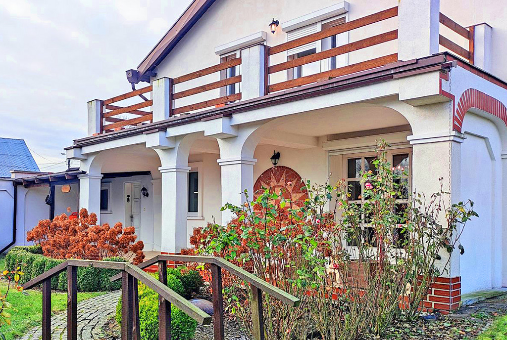 imponująca bryła luksusowej willi na sprzedaż Poznań (okolice)