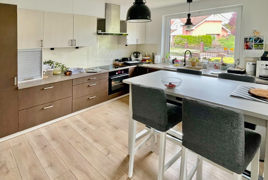 jadalnia oraz kiuchnia w luksusowej willi do wynajmu Szczecin