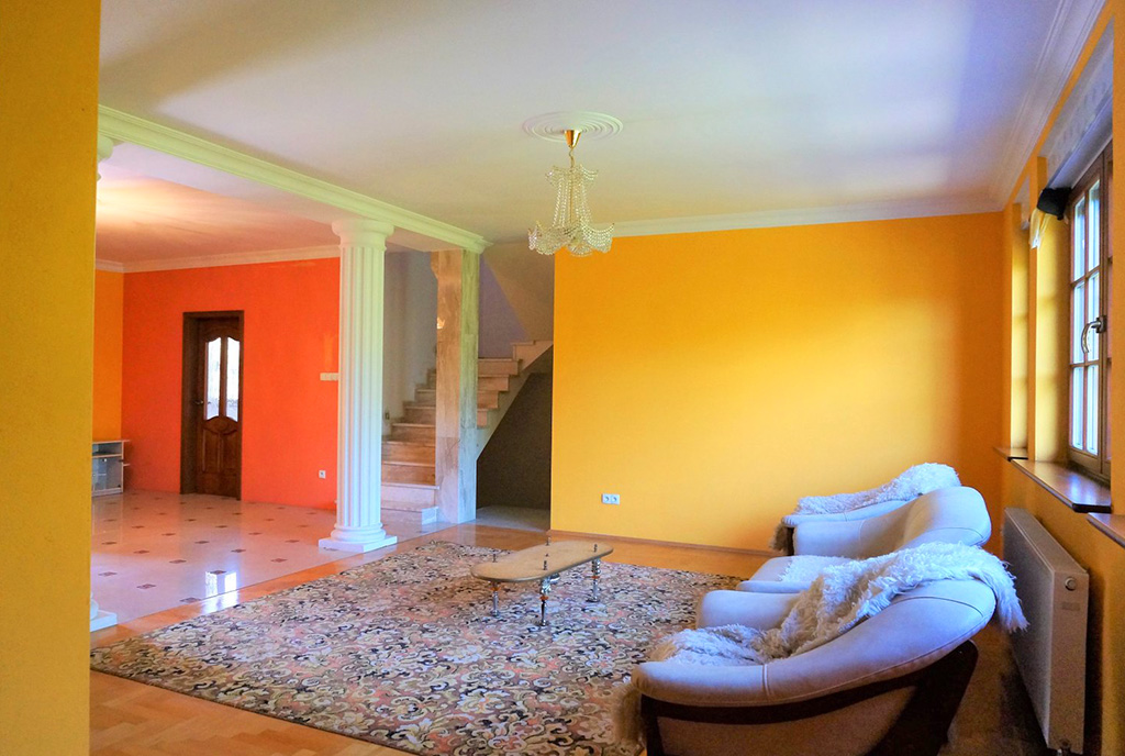 zbliżenie na pokój dzienny w ekskluzywnej willi na sprzedaż Wrocław