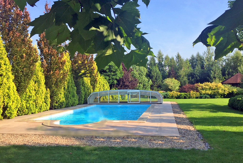 przepiękny, prywatny basen przy luksusowej willi do sprzedaży Wrocław