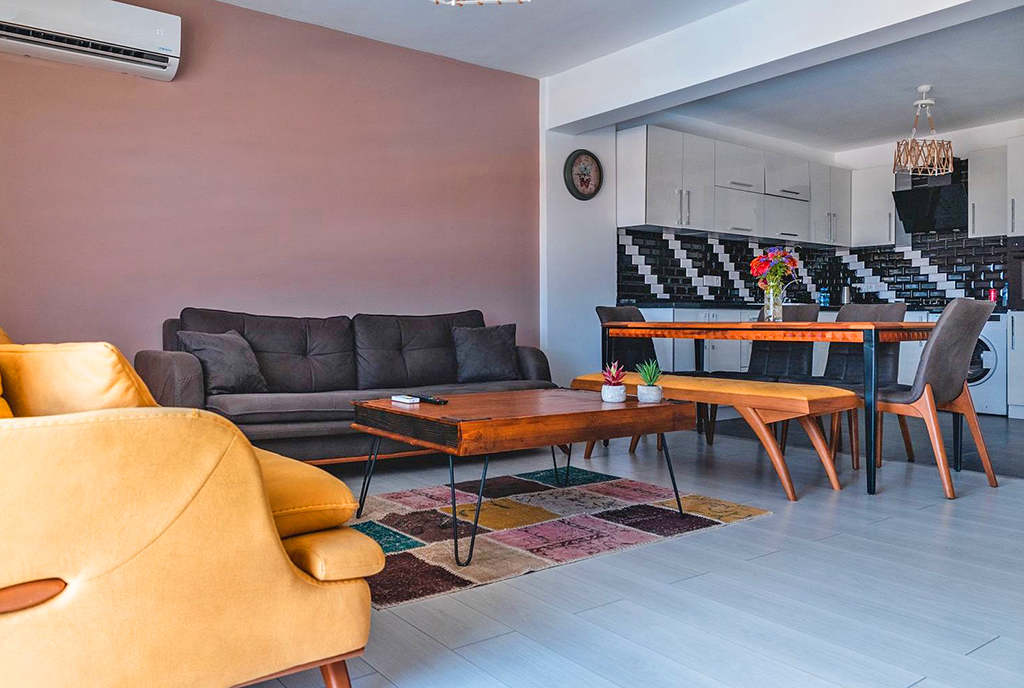 na pierwszym planie salon w ekskluzywnym apartamencie do sprzedaży Cypr (Iskale)