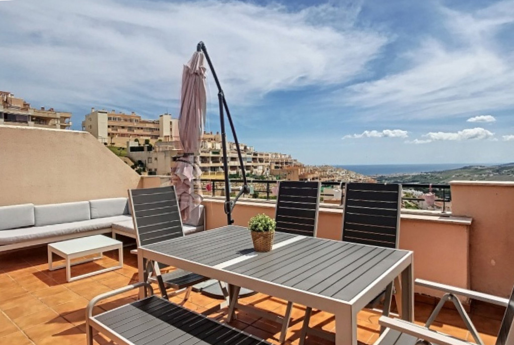ogromny taras przy ekskluzywnym apartamencie na sprzedaż Hiszpania (Casares)