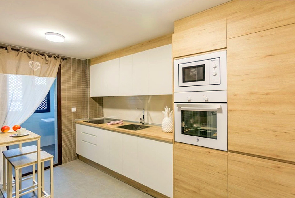 zabudowana kuchnia w luksusowym apartamencie na sprzedaż Hiszpania (Salobrena)