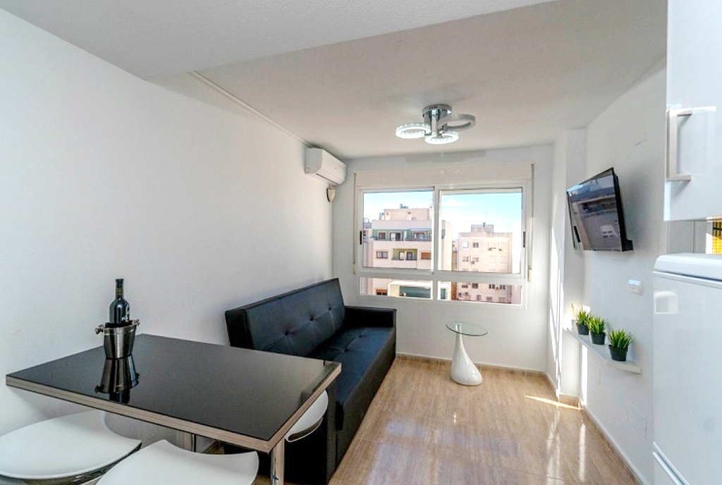 słoneczny pokój gościnny w luksusowym apartamencie do sprzedaży Hiszpania (Torrevieja)