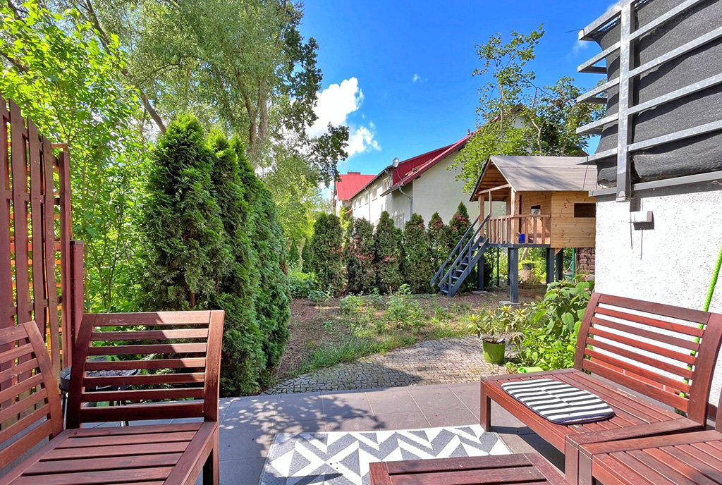 słoneczny taras przy luksusowym apartamencie na sprzedaż Szczecin (okolice)