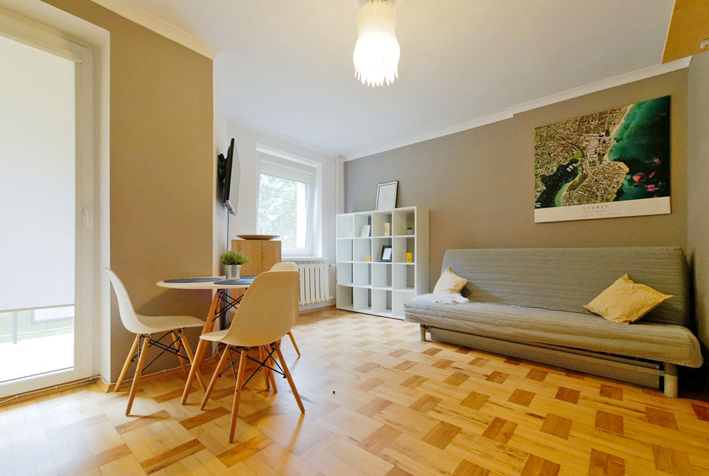 druga strona pokoju dziennego w luksusowym apartamencie do wynajmu Tarnów