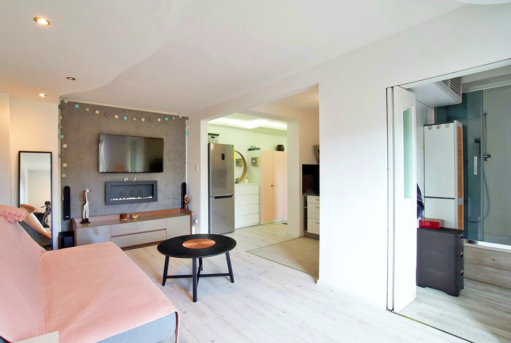 na pierwszym planie nowoczesny salon w luksusowym apartamencie do sprzedaży Gorzów Wielkopolski