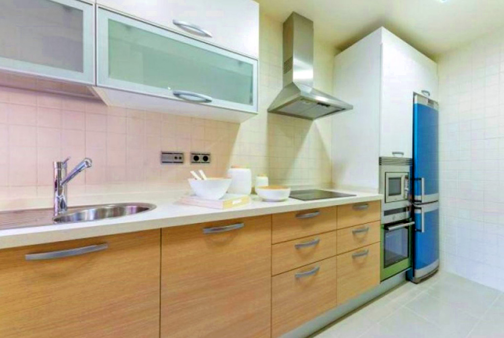 zabudowana kuchnia w luksusowym apartamencie do sprzedaży Hiszpania (Los Alcazares)