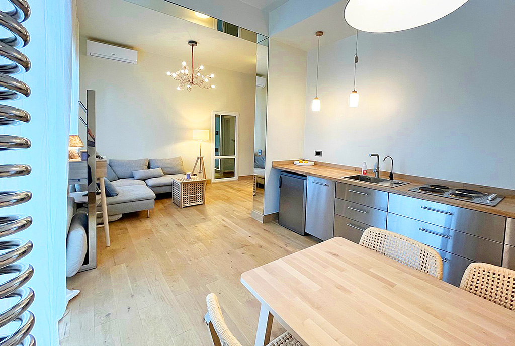 widok od strony jadalni w luksusowym apartamencie na sprzedaż Szczecin