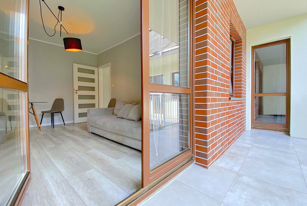 salon oraz taras przy ekskluzywnym apartamencie na wynajem Szczecin