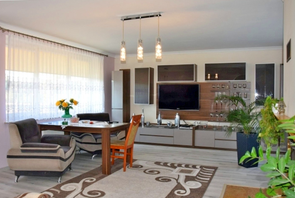 komfortowy salon w luksusowej willi na sprzedaż Słupsk (okolice)