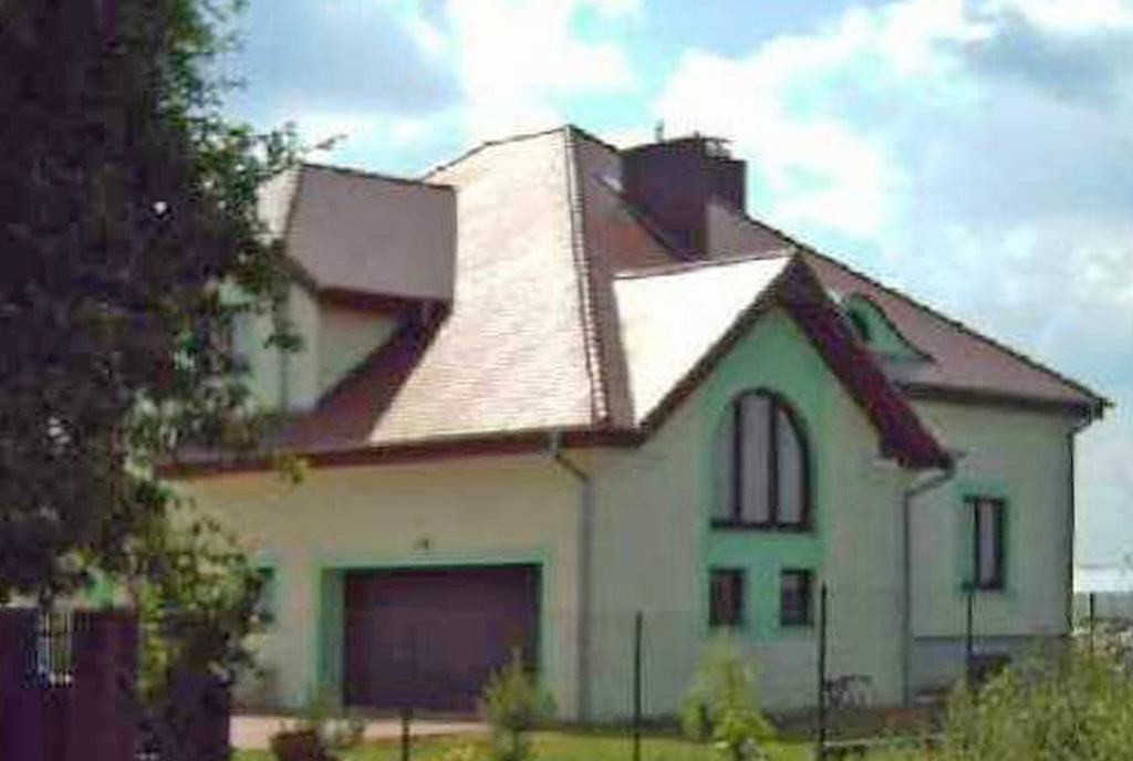 zdjęcie wykonane z innego kąta na luksusową willę na sprzedaż Jelenia Góra
