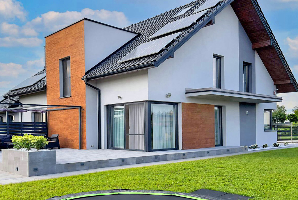 widok od strony tarasu na ekskluzywną willę do sprzedaży Katowice (okolice)