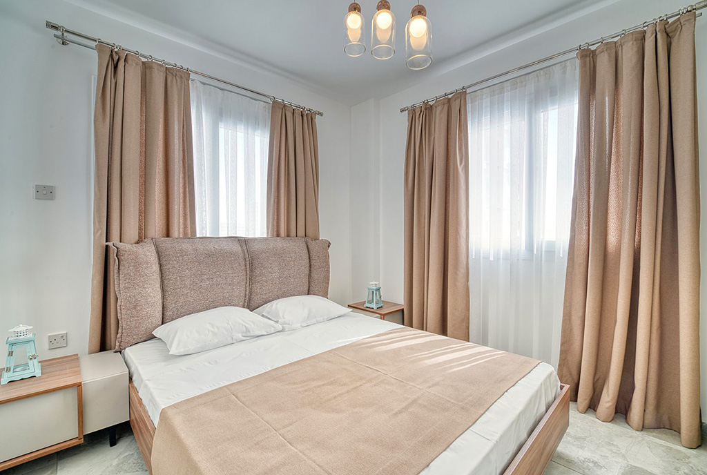 elegancka sypialnia w ekskluzywnym apartamencie do sprzedaży Cypr (Iskale)
