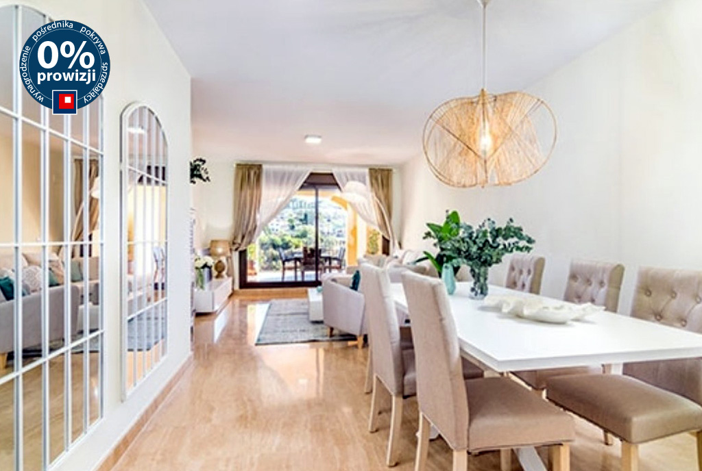 śródziemnomorski design salonu w luksusowym apartamencie na sprzedaż Hiszpania (Estepona)