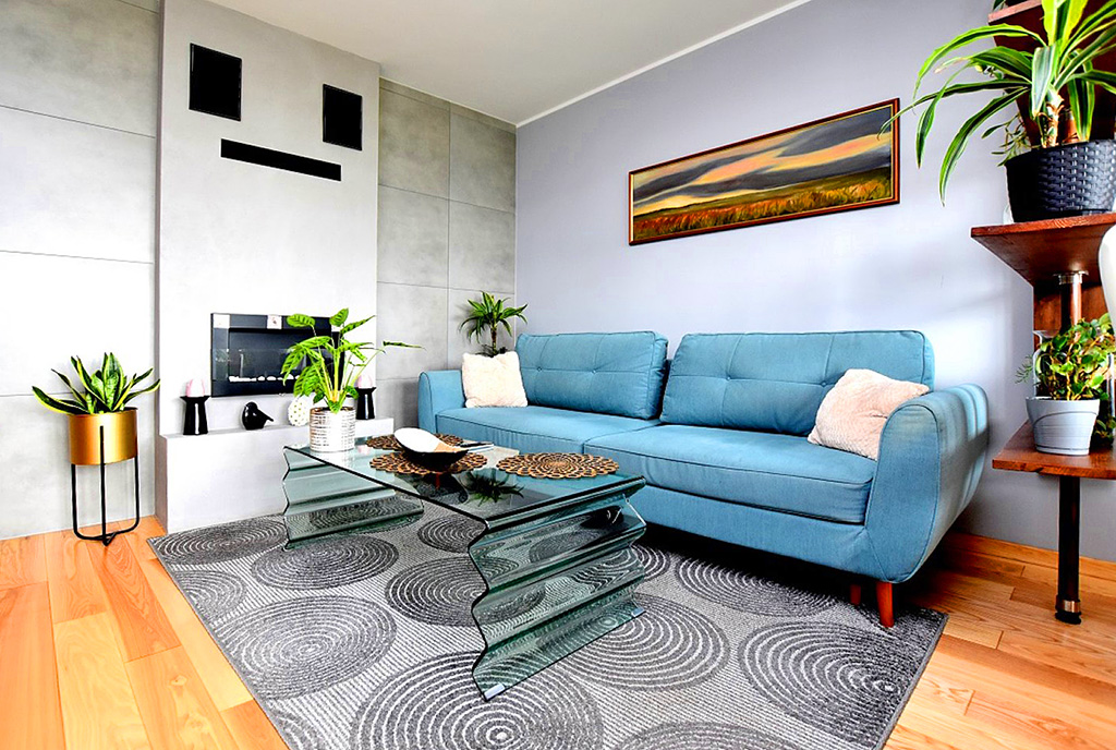 kominek w salonie ekskluzywnego apartamentu na sprzedaż Inowrocław