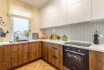komfortowo zaaranżowana kuchnia w luksusowym apartamencie na sprzedaż Kalisz