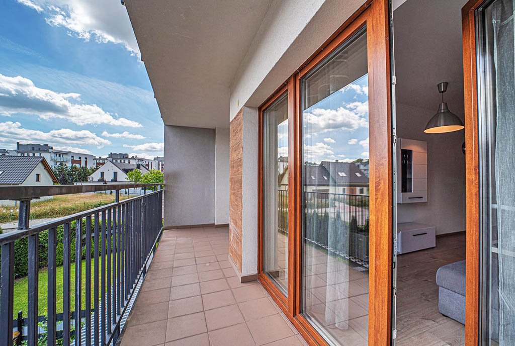 widokowy balkon przy ekskluzywnym apartamencie na wynajem Bolesławiec