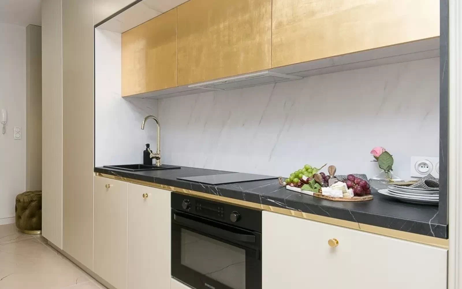 zabudowana kuchnia w ekskluzywnym apartamencie do sprzedaży Gdańsk
