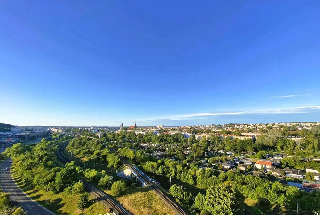 zapierający dech w piersiach widok z okien na luksusowy apartament do sprzedaży Gdynia