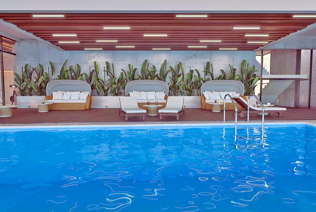 przepiękny taras plus basen w częściach wspólnych luksusowego apartamentu do sprzedaży Gruzja (Batumi)