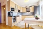 praktyczna zabudowa kuchni w luksusowym apartamencie do sprzedaży Wieluń