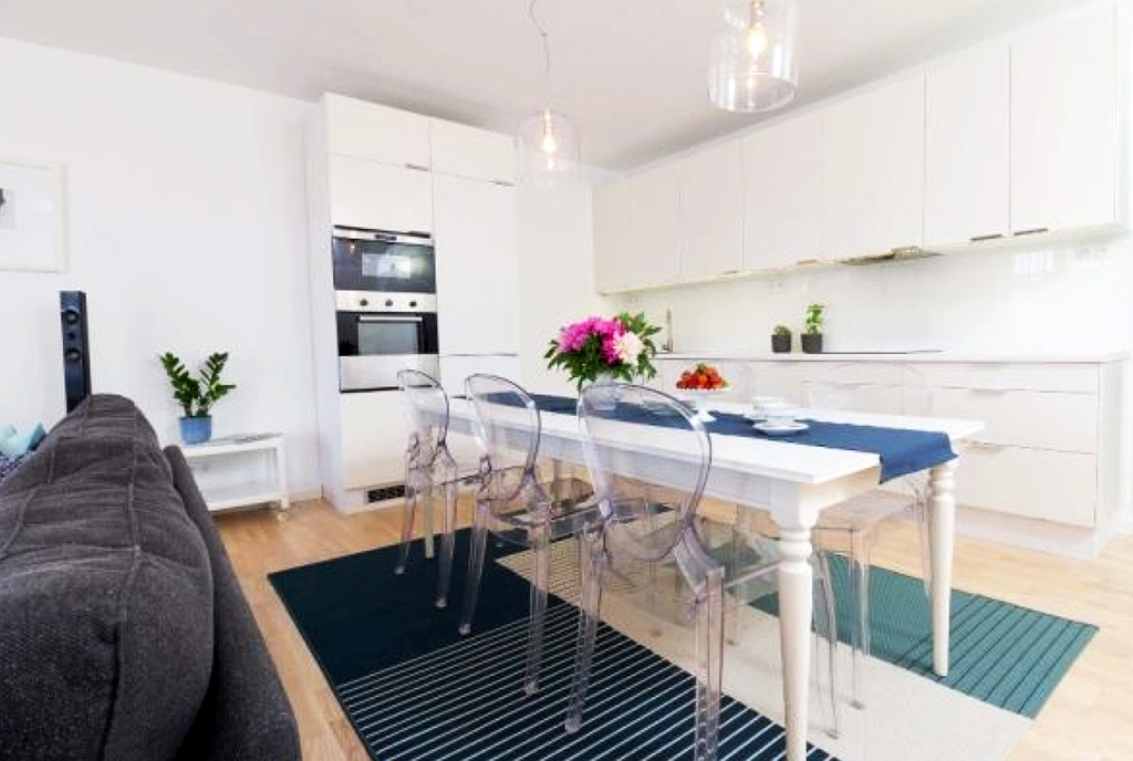 kuchnia z jadalnią w ekskluzywnym apartamencie na wynajem Szczecin