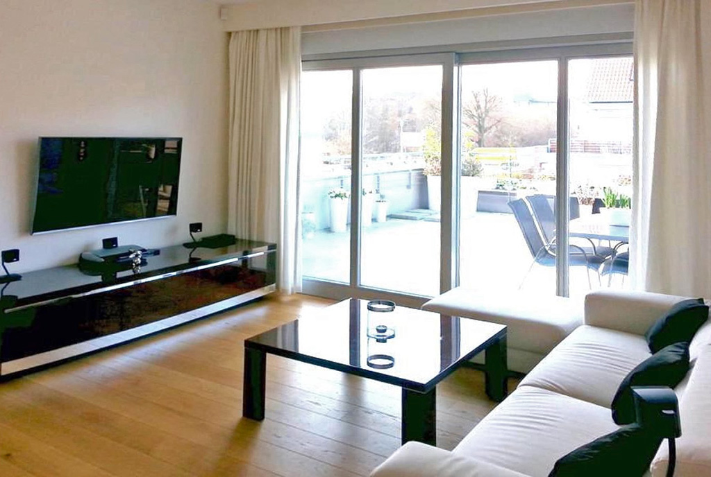 zbliżenie na pokój dzienny w ekskluzywnym apartamencie na wynajem Szczecin