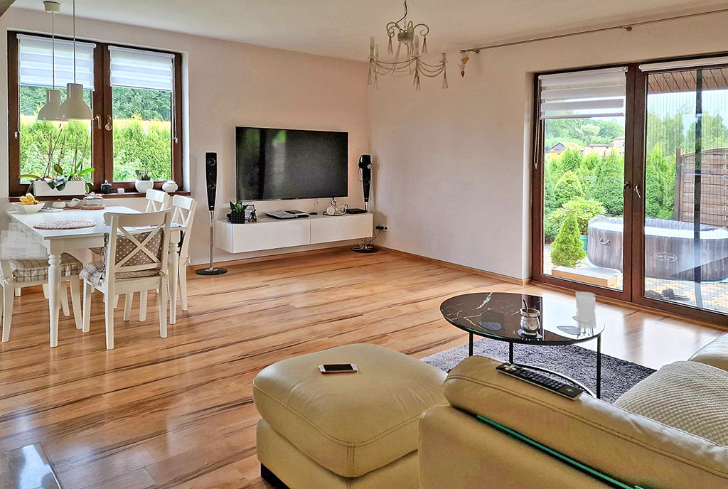 fragment pokoju gościnnego w ekskluzywnej willi na sprzedaż Cieszyn (okolice)