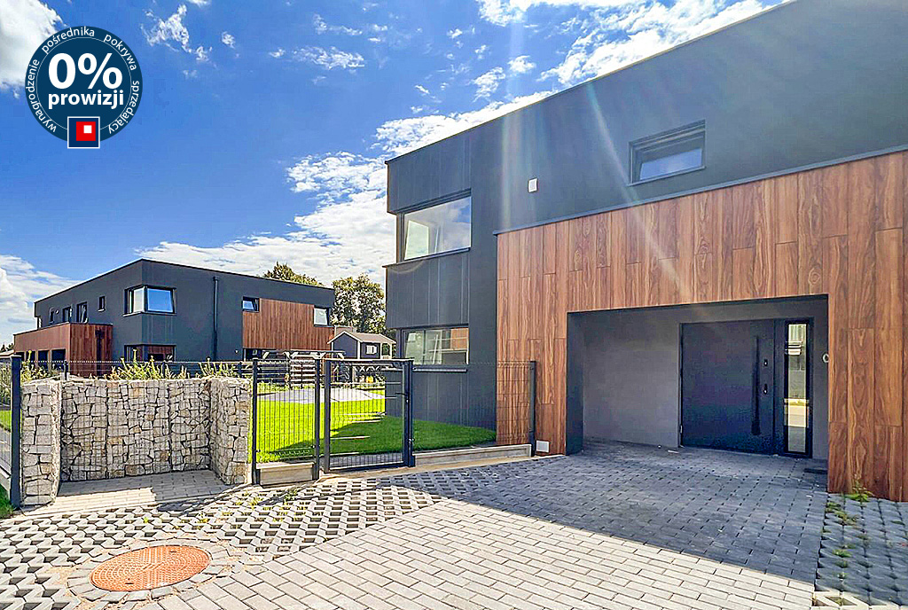 frontowa elewacja luksusowej willi do sprzedaży Mariusz Kalaga - Biegnij nad morze