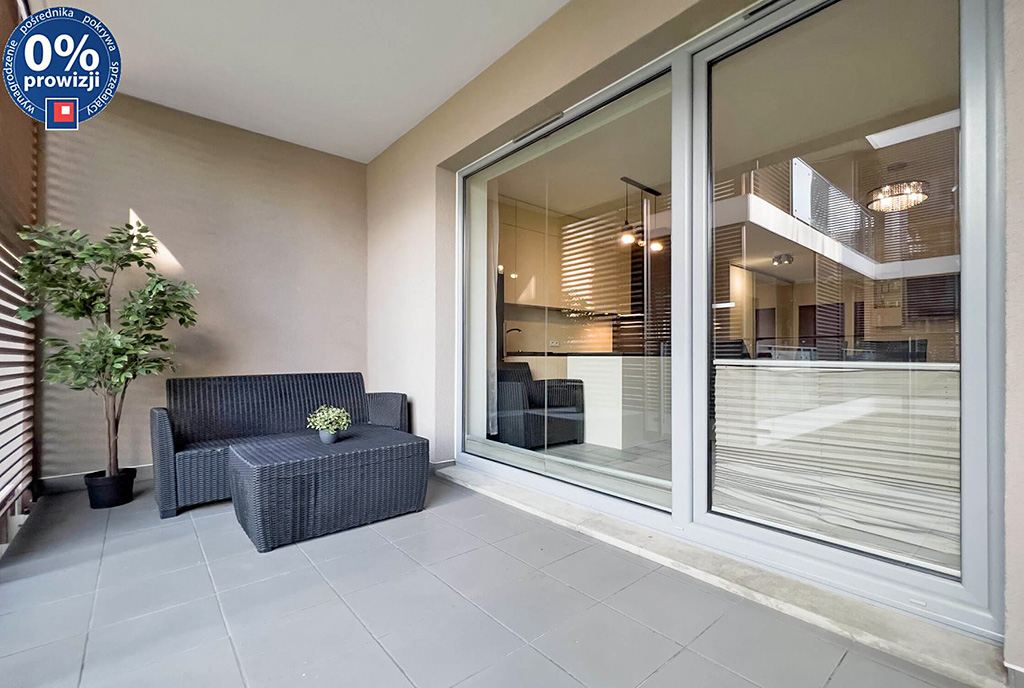 słoneczny balkon przy luksusowym apartamencie na sprzedaż Katowice