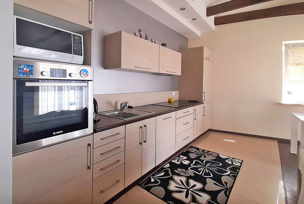 jeden z pokoju w ekskluzywnym apartamencie na sprzedaż Legnica (okolice)