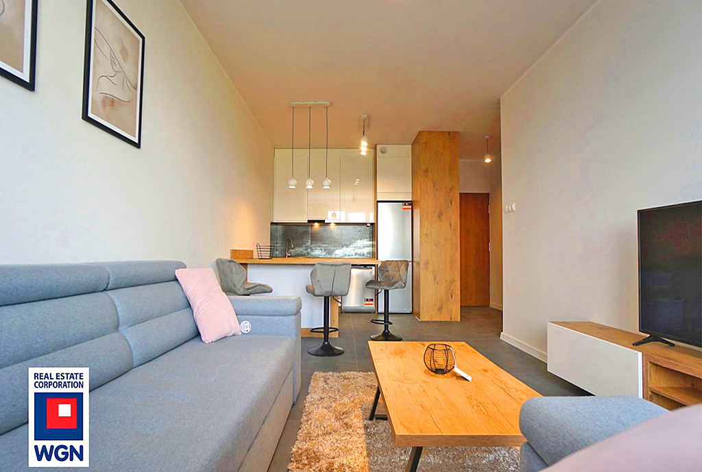 widok z salonu na aneks kuchenny w luksusowym apartamencie do wynajmu Konin